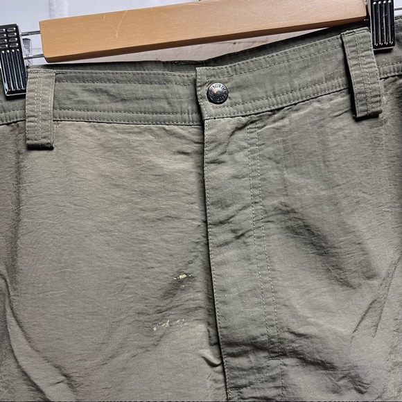 The North Face Cargo Shorts Olive Green - Picture 3 of 9